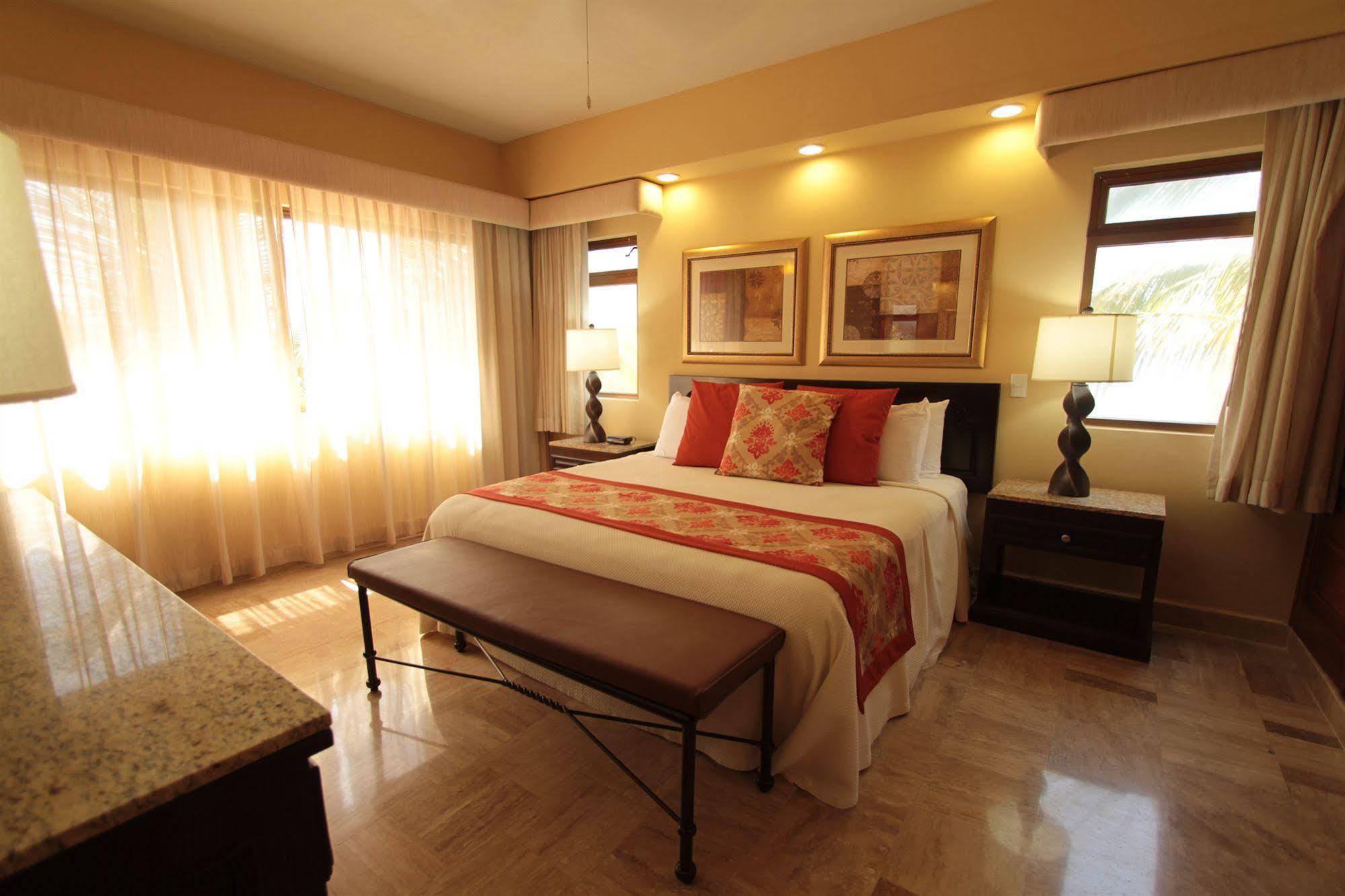 Torres Mazatlan Hotel Exterior photo