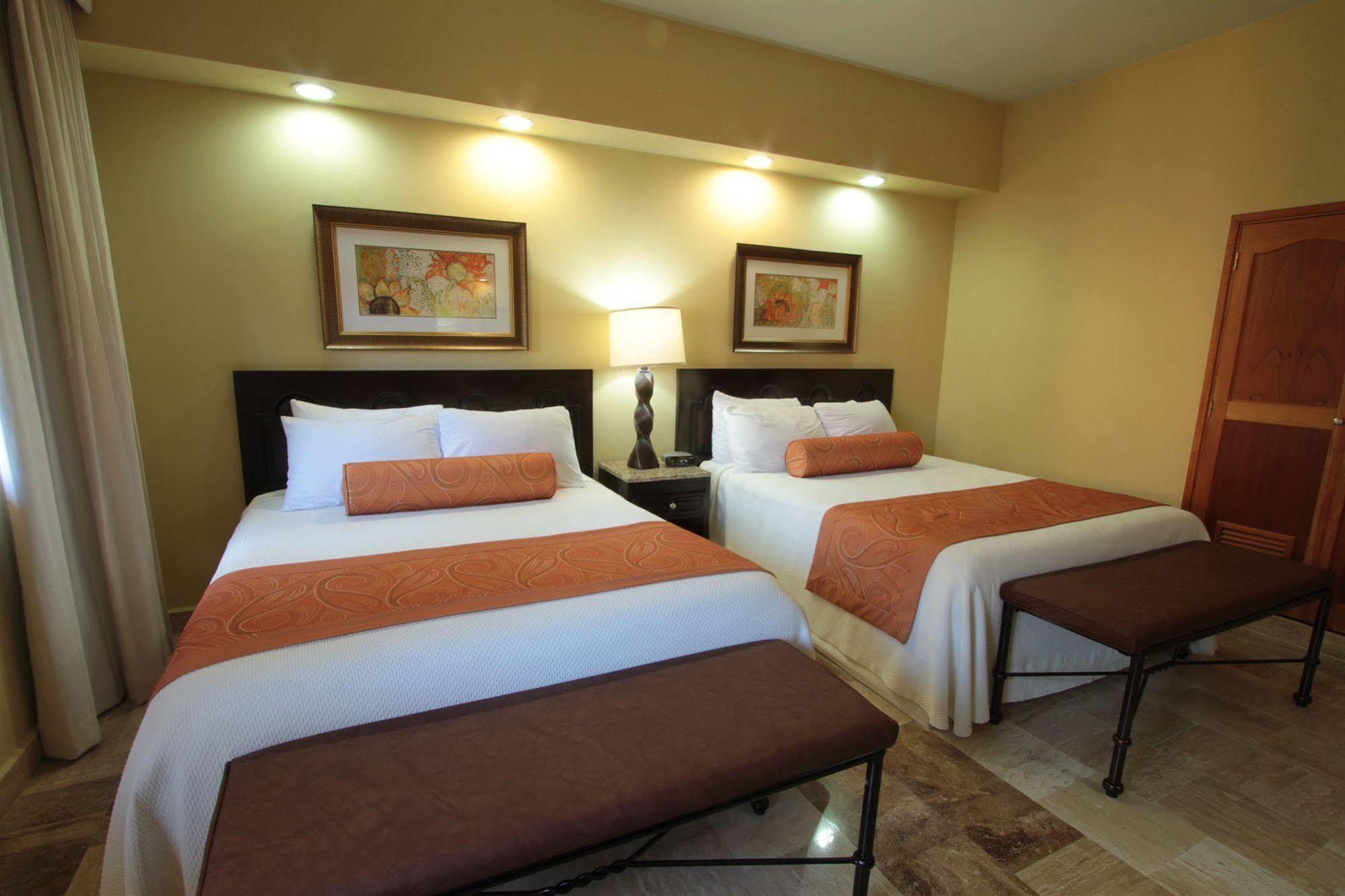 Torres Mazatlan Hotel Exterior photo