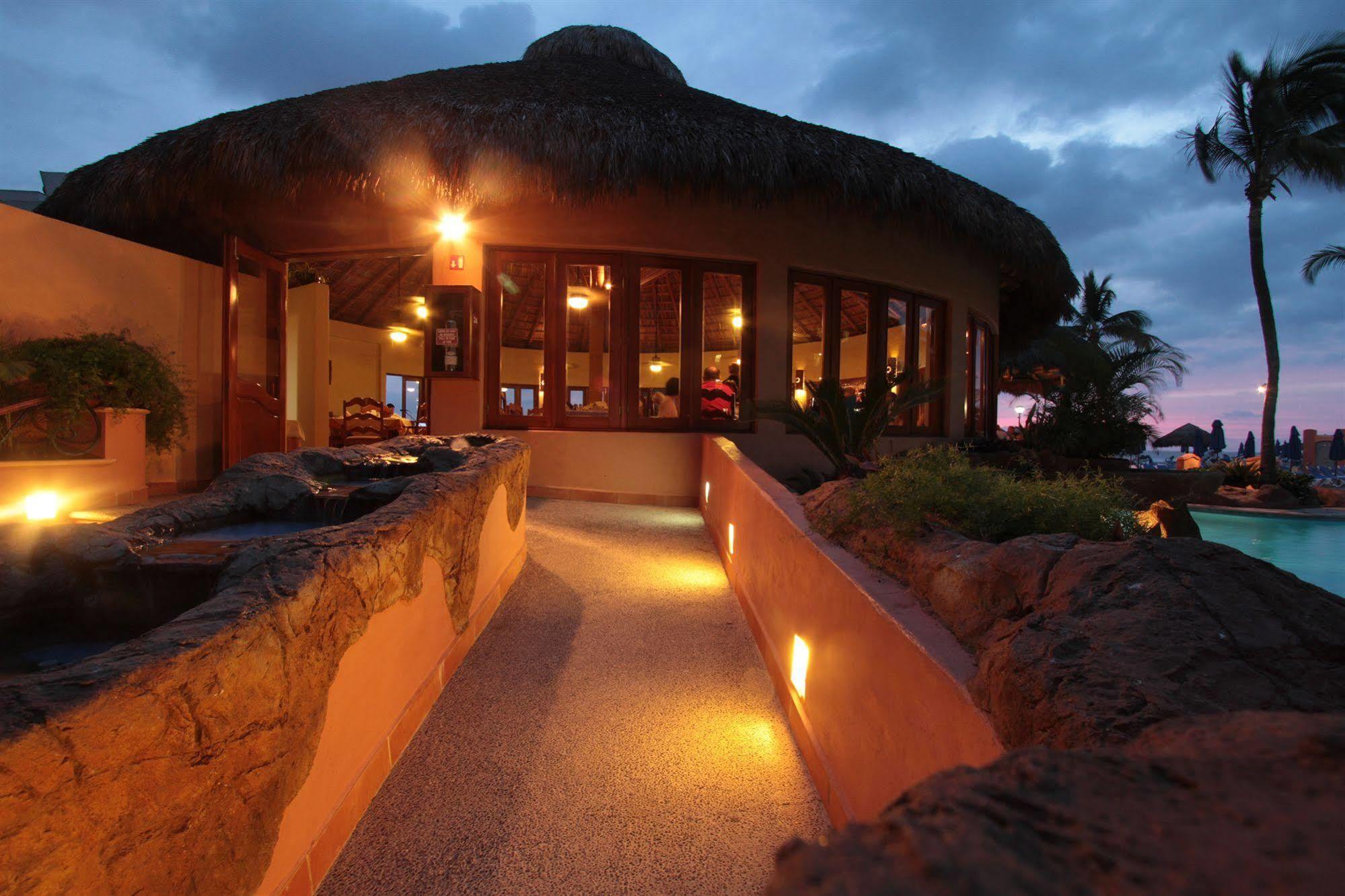 Torres Mazatlan Hotel Exterior photo